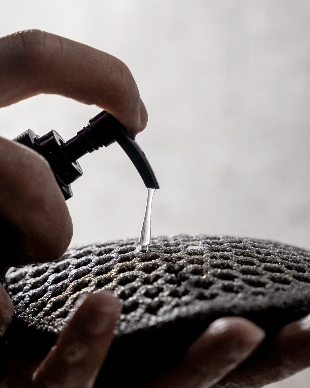 Konjac Shower Scrubber – Charcoal